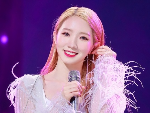 Dấu chấm hết của mỹ nữ từng là center quốc dân: Bị vạch trần là 'trà xanh', showbiz 'cấm cửa' vì đời tư gây sốc