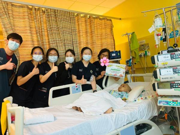 Những hình ảnh cuối cùng của bé Bắp trong hành trình chiến đấu với căn bệnh ung thư máu