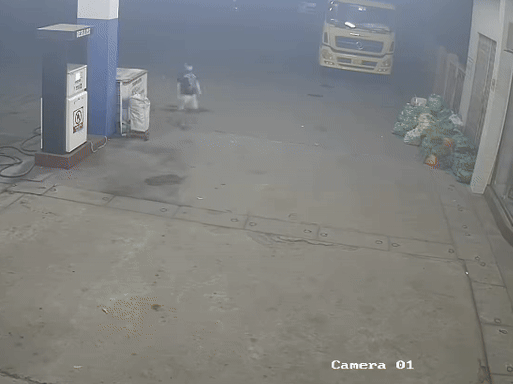 Hình ảnh Bùi Đình Khánh trên đường tẩu thoát sau khi bắn thượng úy công an tử vong