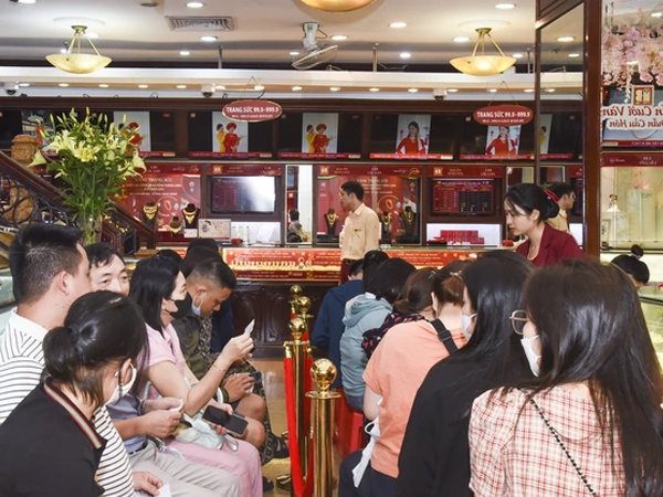 Phó Thủ tướng chỉ đạo nóng về diễn biến giá vàng trong nước