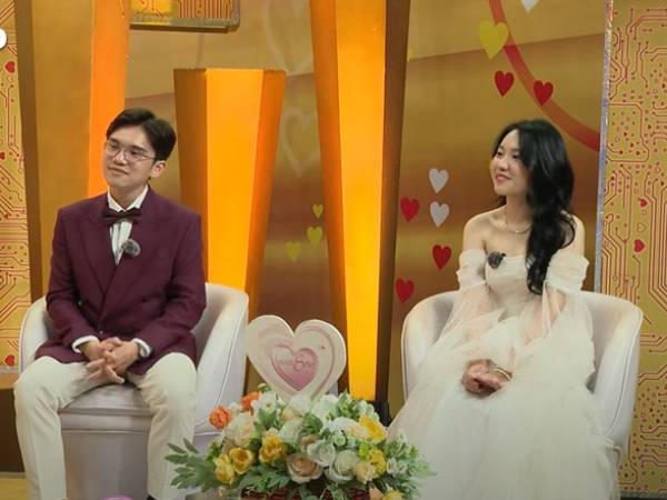 ‘Phải lòng’ cô gái xinh đẹp, chàng trai kém tuổi cầu hôn 4 lần mới thành công
