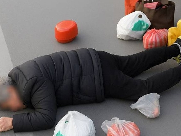 Cụ ông 87 tuổi ngã không ai giúp, gia đình kiện người qua đường đòi 4,9 tỷ đồng