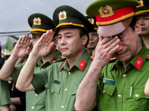 Dòng người tiễn đưa thiếu tá công an hy sinh về đất mẹ Hưng Yên