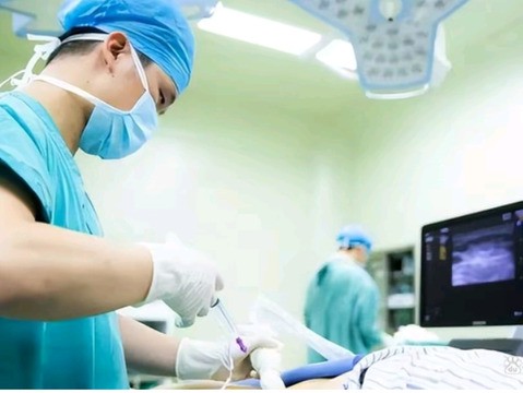 Thấy 'chất lỏng lạ' trên người sau phẫu thuật, cô gái kiện bác sĩ: Sự thật phơi bày qua camera an ninh