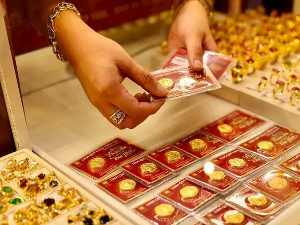 Giá vàng nhảy múa, nhà đầu tư mất gần chục triệu đồng/lượng