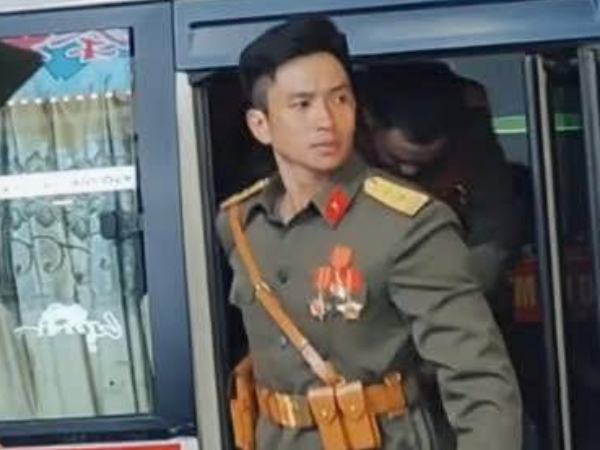 Quân nhân nổi tiếng cả nước sau 3 giây tua chậm cảnh bước xuống xe: Đã có vợ sắp cưới, nhan sắc cực phẩm