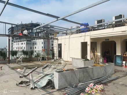 Bắt đầu tháo dỡ tòa nhà Hàm Cá Mập: Chính thức ngừng đón khách, các hộ kinh doanh di dời khỏi mặt bằng