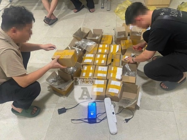 Nhóm đối tượng 'khởi nghiệp' bán cần sa bị phát hiện từ bí mật trong gói hàng của 'shipper'