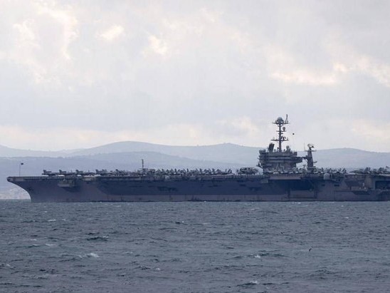 Houthi phóng tên lửa tấn công hai tàu sân bay Mỹ