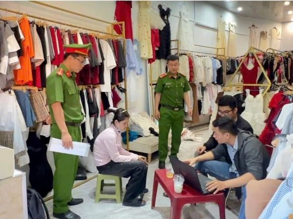 Đường dây bán dâm dưới vỏ bọc shop quần áo
