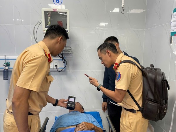 Vụ lật xe khiến 20 học sinh nhập viện: Kết quả kiểm tra nồng độ cồn của tài xế