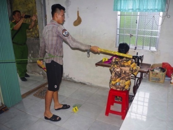 Thực nghiệm hiện trường vụ cháu đánh bà nội để cướp vàng