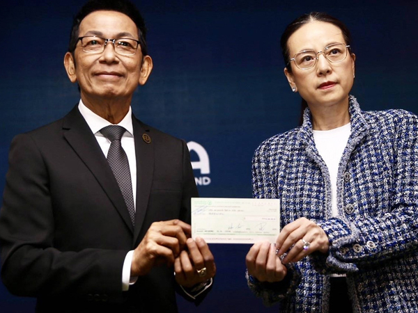 Madam Pang nhập viện sau khi bỏ tiền túi cho bóng đá Thái Lan