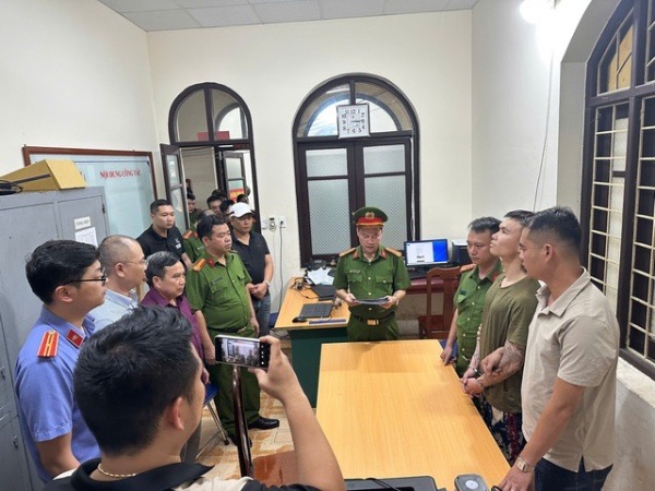 Ngáo đá, loạn thần, người đàn ông vô cớ hành hung hơn 10 người đi đường