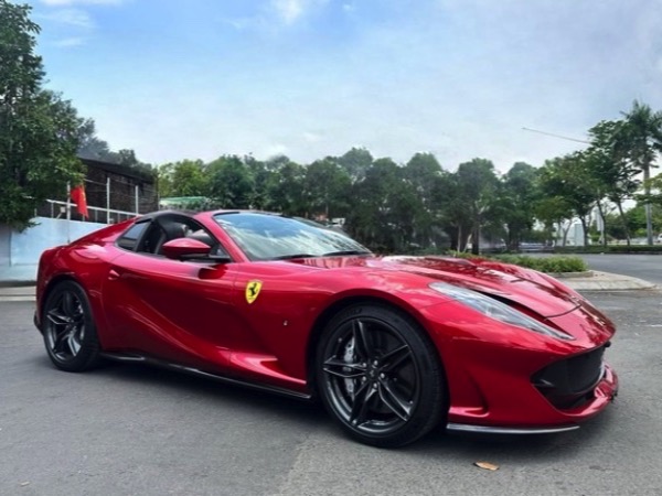 Hai siêu xe Ferrari hàng hiếm được đưa về Việt Nam