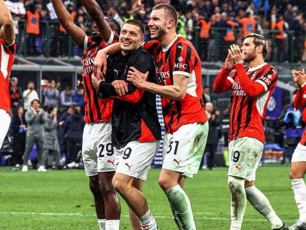 AC Milan đè bẹp Inter, vào chung kết Coppa Italia