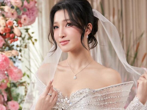 Lộ clip Á hậu Phương Nhi đón sinh nhật sang chảnh sau khi ở ẩn làm dâu nhà tỷ phú?