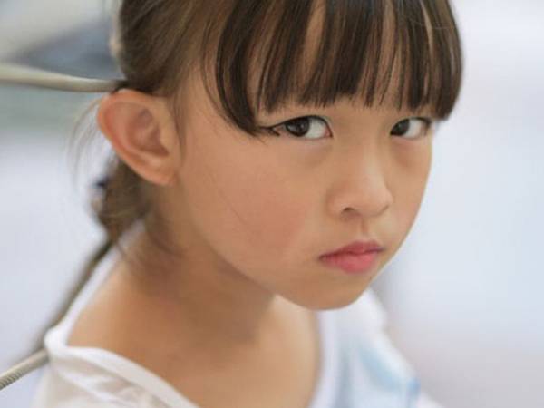 Vì sao con lớn lên không biết thương cha mẹ? Kiểm tra xem bạn có mắc 3 sai lầm CHÍ MẠNG này