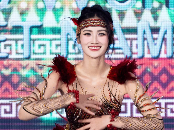Sau clip nhào lộn gây dậy sóng, Hoa hậu Ý Nhi 'văng' khỏi Top 10 dự đoán ở Miss World