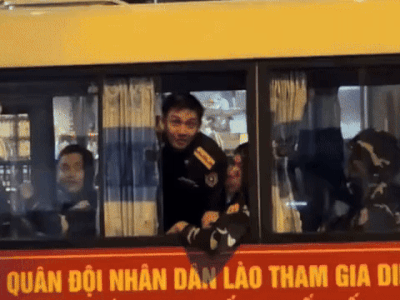 Mỹ nam bộ đội Lào tham gia tổng hợp luyện diễu binh ở TP.HCM, chỉ nói 5 chữ đã có 1,1 triệu người mê