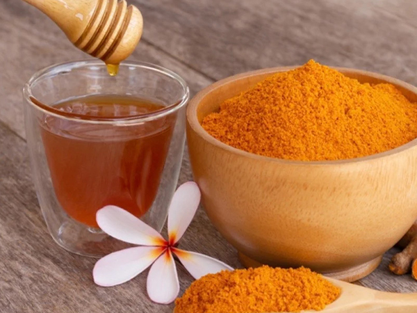 Nghệ trộn mật ong nhiều tác dụng nhưng có 2 điều cần đề phòng
