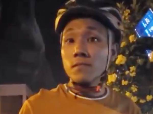 Bắt người đi xe máy chặn đầu ô tô, cầm vật nhọn doạ tài xế