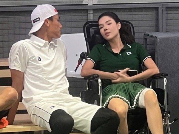 Tình cảnh đáng thương của Kỳ Hân - vợ Mạc Hồng Quân sau vụ gãy chân vì chơi pickleball