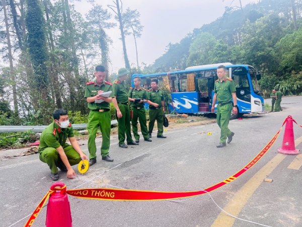Tạm giữ Nguyễn Văn Tư - tài xế liên quan vụ lật xe khách nghiêm trọng khiến 4 người chết trên đèo Tam Đảo