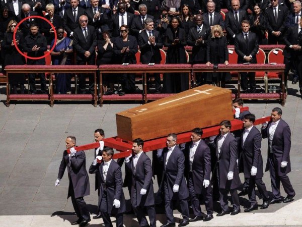 Vatican phá lệ với tổng thống Ukraine trong tang lễ Giáo hoàng