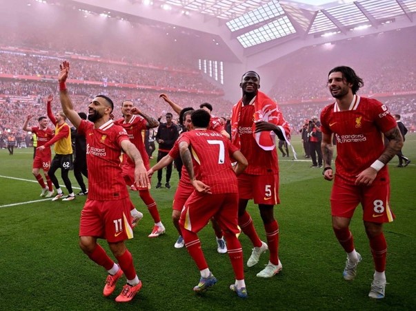 Liverpool đăng quang sớm 4 vòng, HLV Slot đạt kỳ tích