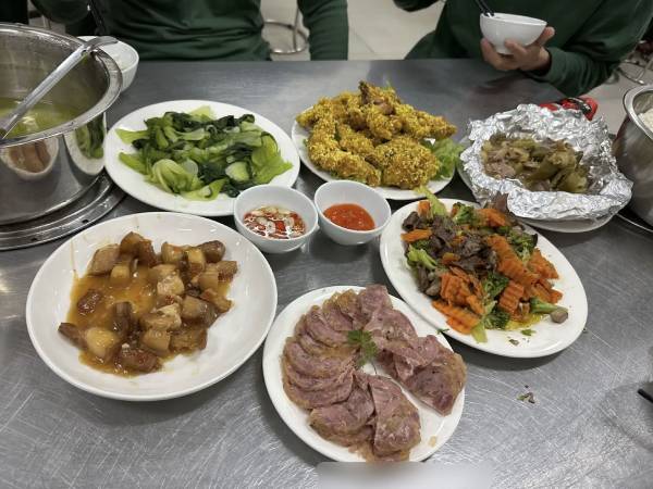 Cận cảnh 'cơm nhà' 5 món của các chiến sĩ tham gia diễu binh, diễu hành 30/4