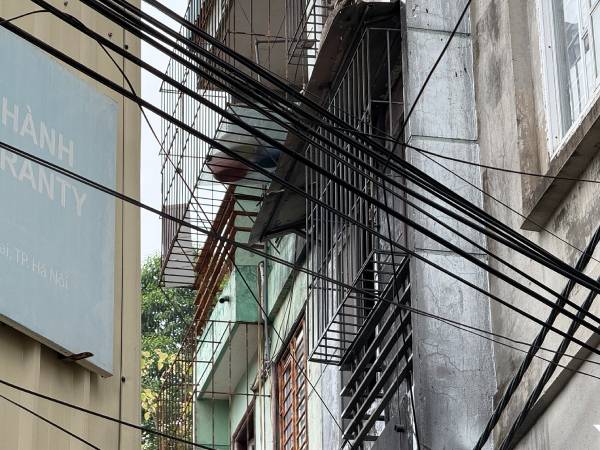 Hàng loạt vụ cháy làm tử vong nhiều người, 'chuồng cọp' vẫn ngăn đường sinh tử