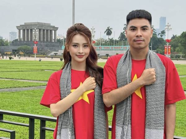 MC Huyền Trang Mù Tạt tung ảnh yêu nước với bạn trai cầu thủ nổi tiếng chặn đứng tin đồn rạn nứt tình cảm