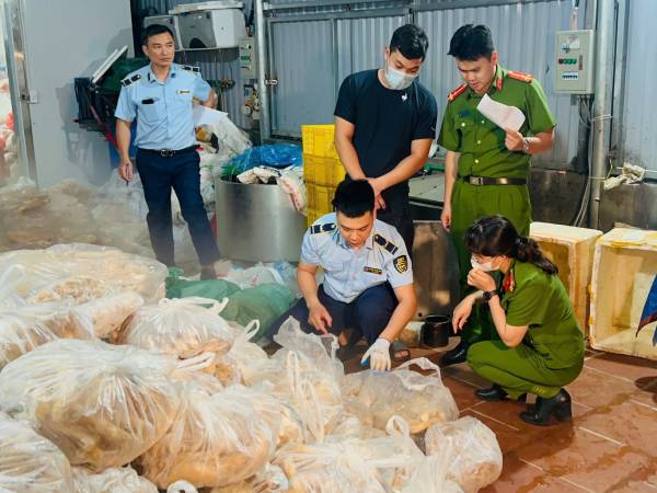 Hà Nội: Phát hiện hơn 10 tấn nội tạng trâu, bò 'bẩn', người tiêu dùng cần cảnh giác
