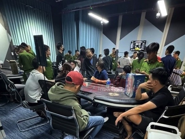 Triệt xóa sòng bạc hoạt động núp bóng câu lạc bộ Poker