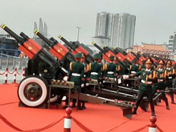 Dàn đại bác khai hoả, Bến Bạch Đằng rộn ràng khí thế