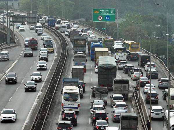 Cao tốc Pháp Vân - Cầu Giẽ ùn tắc 5km ngày đầu nghỉ lễ
