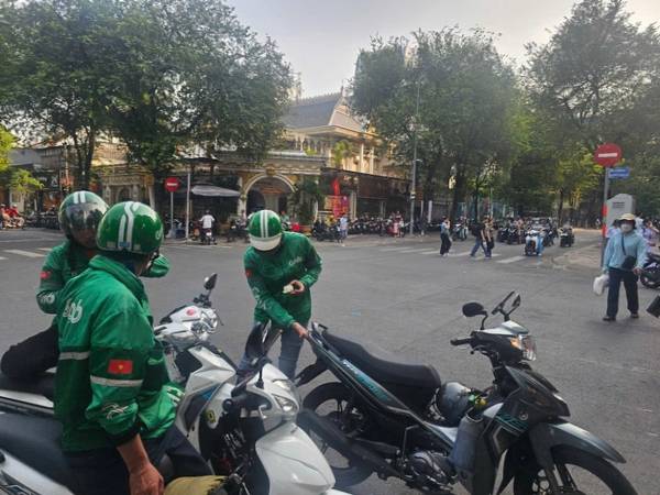 Ngoài hàng quán, bãi giữ xe, một dịch vụ bất ngờ 'hốt bạc' trong ngày diễu binh, diễu hành