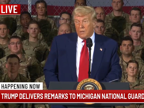 Ông Donald Trump nói đùa muốn trở thành giáo hoàng
