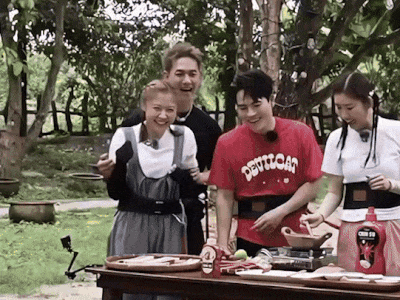 Hóng: Em gái Trấn Thành hẹn hò 1 Anh Trai Say Hi?