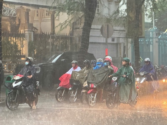 Miền Bắc mưa to, cảnh báo ngập lụt ở nhiều quận nội thành Hà Nội