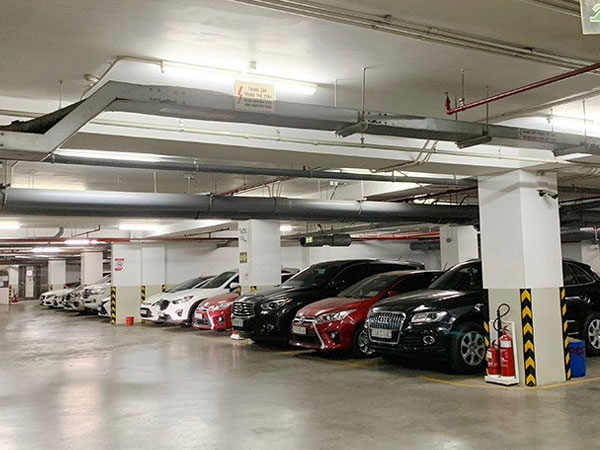 Vì sao ô tô luôn phải quay đầu ra ngoài khi đỗ trong hầm, bãi đậu xe