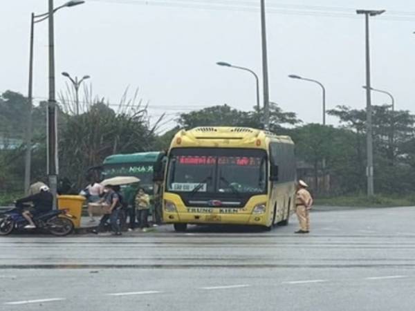 Nhồi nhét 67 khách trên xe 40 chỗ, nhà xe bị phạt gần 200 triệu đồng