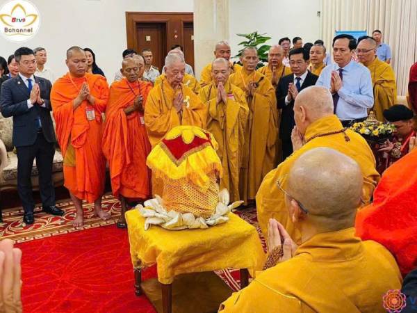 Xá lợi Đức Phật từ Ấn Độ đã được cung rước đến Việt Nam