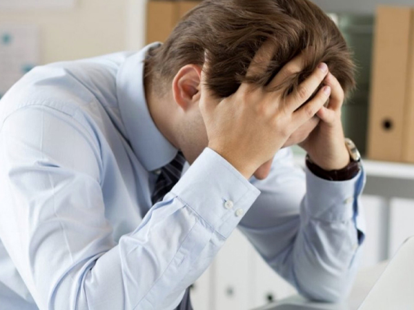 Banker làm việc 20 tiếng/ngày vẫn bị sa thải