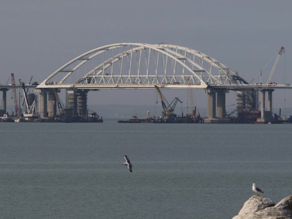 Crimea bị tấn công dữ dội, sân bay Nga rung chuyển