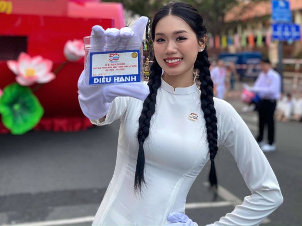 Nữ sinh ĐH Tôn Đức Thắng được tuyển chọn gắt gao để tham gia khối xe Nghi trượng tại Đại lễ 30/4