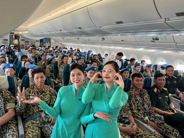 Chia sẻ của nữ tiếp viên hàng không về bức ảnh 'đã dùng hết may mắn trong ngày'
