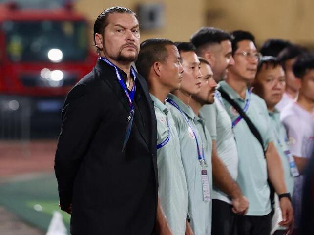 Thắng 'hủy diệt' để thách thức V.League, HLV châu Âu giới thiệu ngôi sao mới cho thầy Kim Sang-sik?