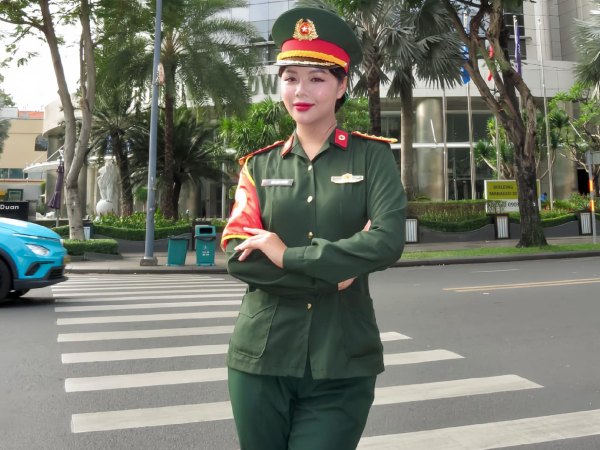 Trung úy Ngô Lâm Phương bất ngờ nổi tiếng mạng xã hội quốc tế, chính chủ lập tức có phản ứng